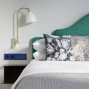 https://hotel-bristol.topcolognehotels.com